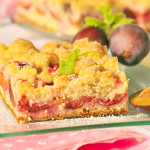 Blechkuchen mit Pflaumen und Butterstreusel